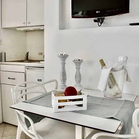 Aeolos Art & Eco Adults Only 이메로비글리